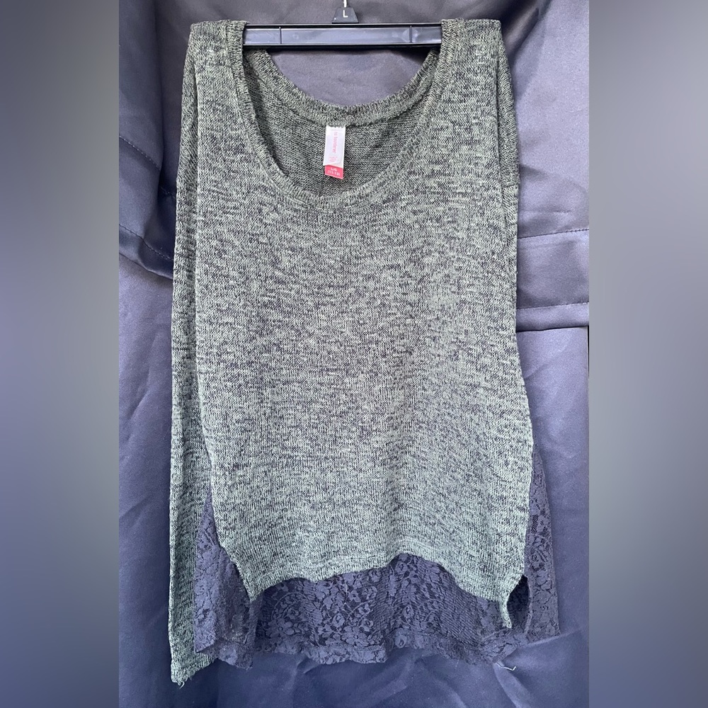 No boundaries-Size Large 11-13. Green long sleeve light sweater top
